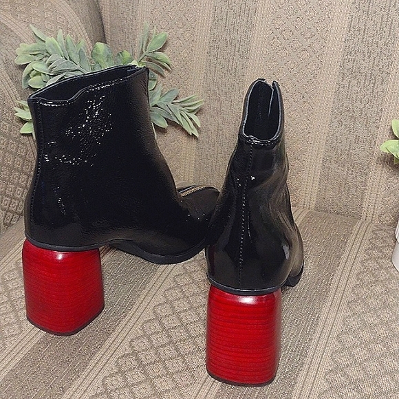 Linea Azzurra Vera Pella Parent Leather Zip Up Ankle Bootie - Picture 6 of 16